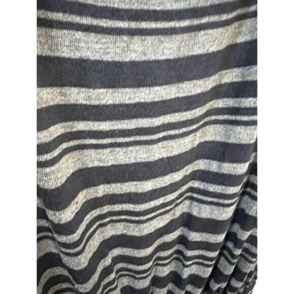 B. Darlin Women's Scoop Neck Drop Shoulder Tunic Top Large - Picture 3 of 5